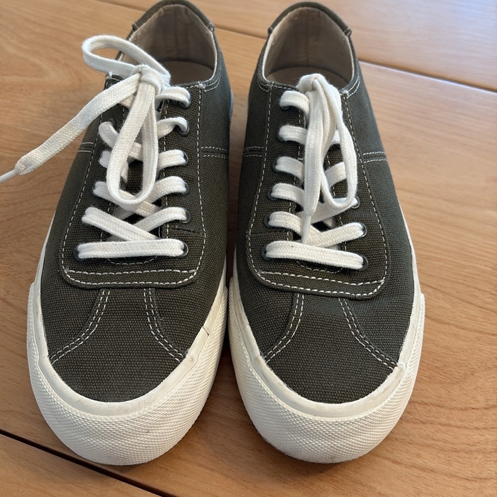 Madewell Women's Sidewalk Low-Top Lace Up Sneakers in ‘Kale’ Green. Size 6.